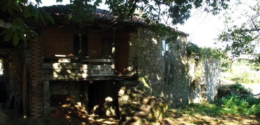 Fully stone-built house to restore with land surrounded by forest