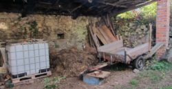 Casa de piedra a rehabilitar en Panton con patio y finca adyacente