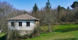 Fully detached farmhouse to renovate with land in the rural inland of Lugo