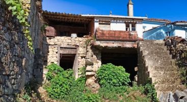 Steinhaus zu renovieren mit Garten