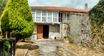 Uit natuursteen opgetrokken huis met tuin, gelegen in het hart van de Ribeira Sacra streek