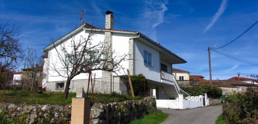 Villa in ländliche Lage mit Grundstück im Herzen der Region Ribeira Sacra