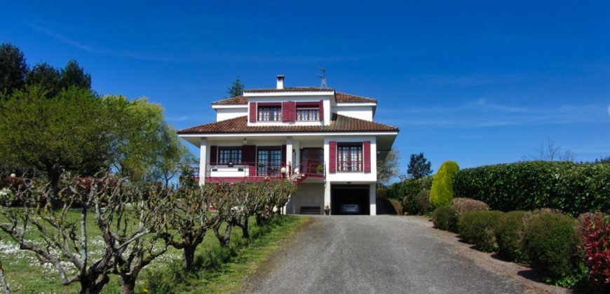Original country Villa in the outskirts of Monforte de Lemos