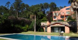 Luxury villa with garden, swimming pool, a pool house and an industrial building with warehouse and offices