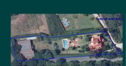 Luxury villa with garden, swimming pool, a pool house and an industrial building with warehouse and offices