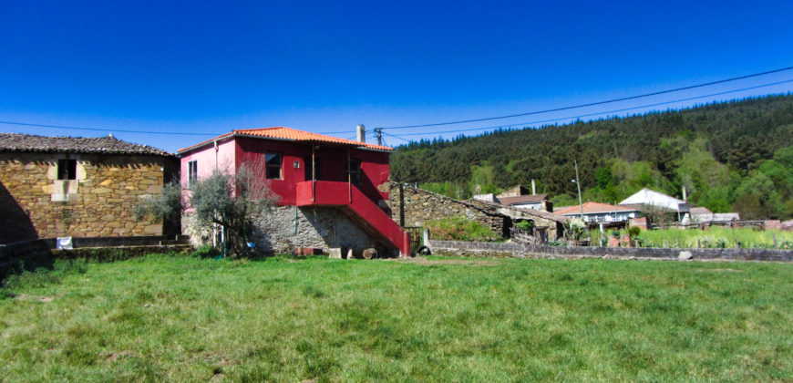 Landelijk gelegen huisje met grond in het hart van de Ribeira Sacra