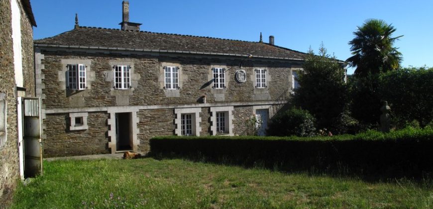 Beautiful historic manor house with land and outbuildings near Lugo