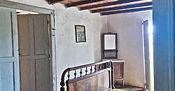 Herrenbauernhaus aus Stein mit Nebengebäuden und Grundstück Herrenbauernhaus aus Stein mit Nebengebäuden und Grundstück