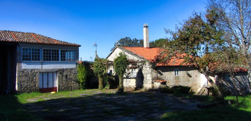 Rural complex with a Manor House, outbuildings and land