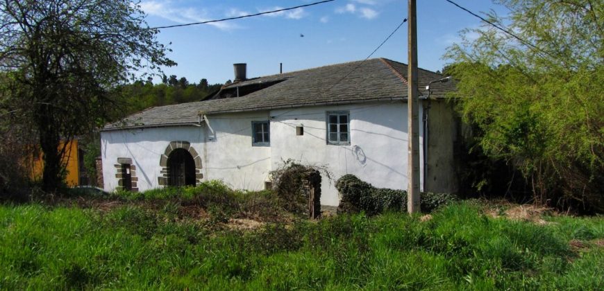 Charming Manor House to renovate with outbuildings and 2.5 hectares of land