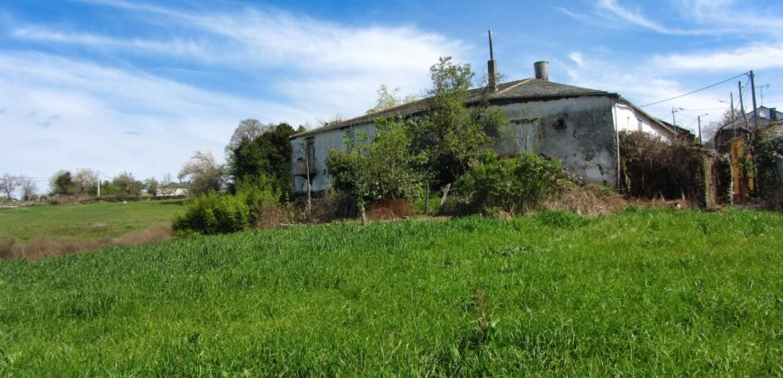Charming Manor House to renovate with outbuildings and 2.5 hectares of land