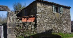 Haus aus Stein zu renovieren mit Scheune und Grundstück