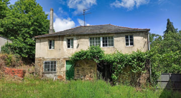 Rustic stone house to restore in a secluded location (Lugo)