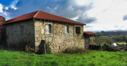 Casa rústica de piedra a rehabilitar con finca e 7 km de Monforte de Lemos