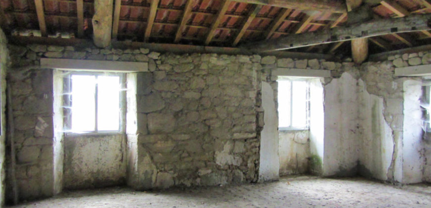 Natuurstenen woning met nieuw dak en grond op 7 km van Monforte de Lemos
