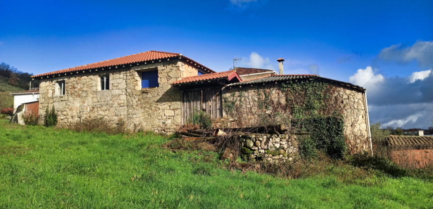 Natursteinhaus mit neuem Dach und Grundstück 7 km von Monforte de Lemos entfernt