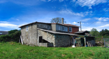 Zu restaurierendes Steinhaus mit Garten in ruhiger, ländlicher Umgebung