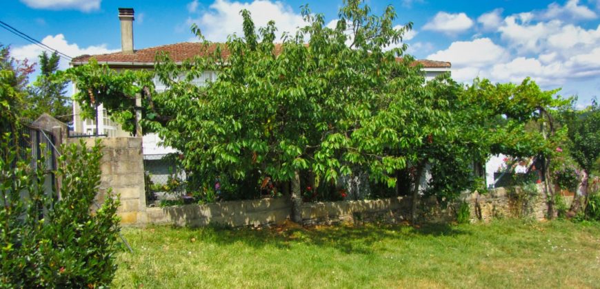 Charming Country Home with cottage and garden close to Monforte de Lemos