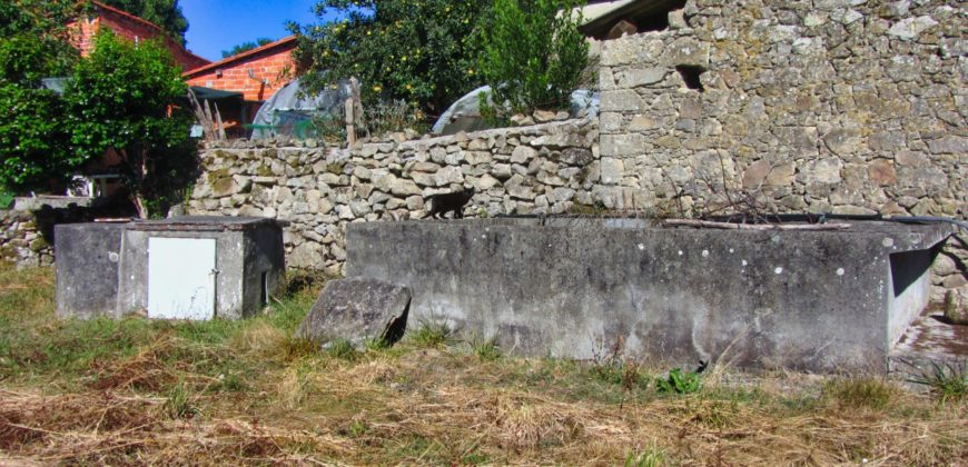 Dos casas rurales con patio y finca cerrada en la Ribeira Sacra