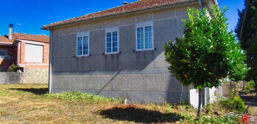 Zwei ländliche Häuser mit Innenhof und Grundstück in Ribeira Sacra