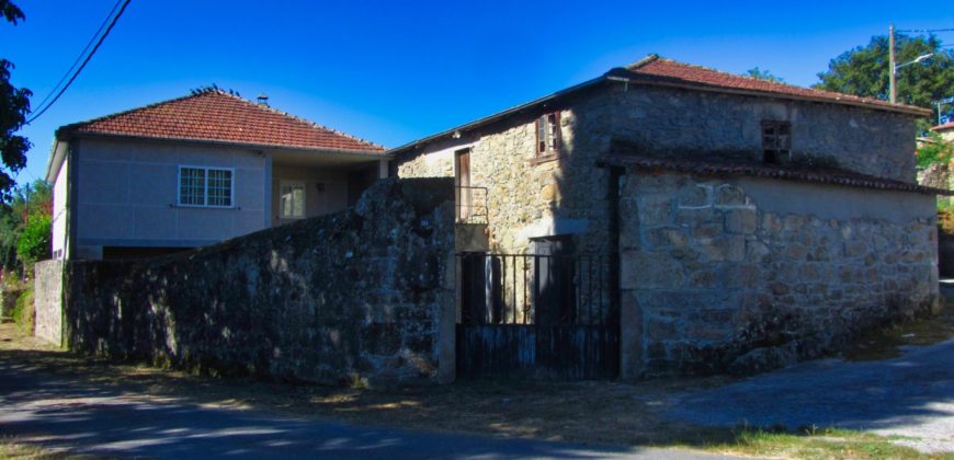 Zwei ländliche Häuser mit Innenhof und Grundstück in Ribeira Sacra