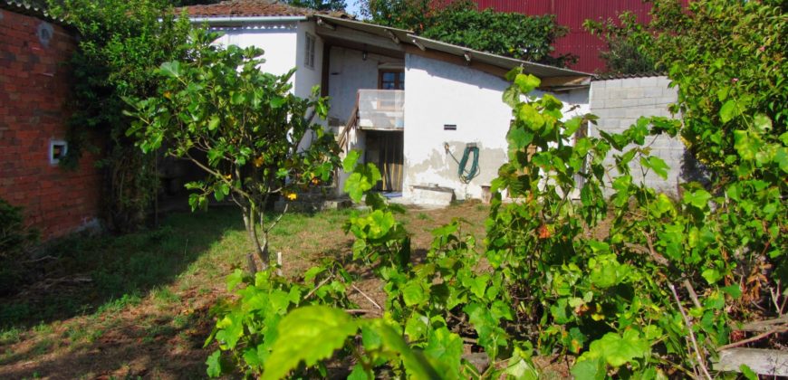 Komplett freistehendes Haus mit Grundstück und Nebengebäuden in der Region Ribeira Sacra
