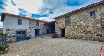 Charming Country House with outbuildings and land in Pantón