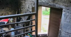 Casa rústica de piedra parcialmente rehabilitada con finca