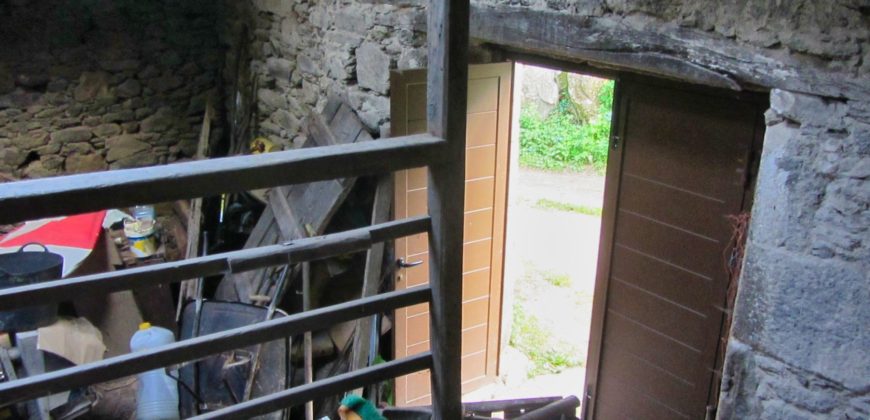 Partially renovated stone house with garden near the banks of the river Miño