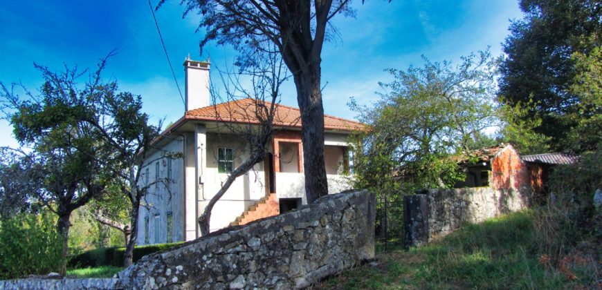 Unfinished new built house with barn and land in Monterroso