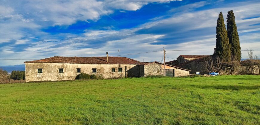 Historisches Anwesen in der Region Ribeira Sacra mit Nebengebäuden und viel Land