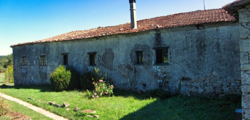 Historisches Anwesen in der Region Ribeira Sacra mit Nebengebäuden und viel Land