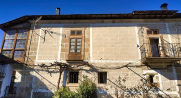 Historische Doppelhaushälfte mit Garten im Süden von Lugo