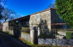 Hermosa casa rústica de piedra con finca en Monterroso