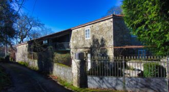 Charming rustic stone-built country house with land in Monterroso