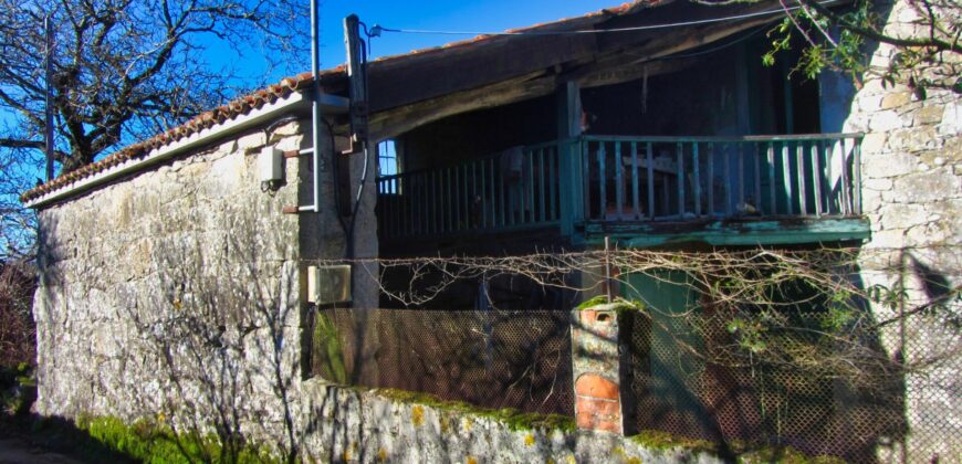Prachtige uit natuursteen opgetrokken woning met grond in Monterroso