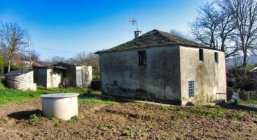 Casa rural con finca, dos pozos y cobertizo a 3 km del Camino de Santiago