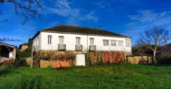 Large stone-built farmhouse with a second house and land in Pobra do Brollon