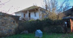 Geräumiges Bauernhaus aus Stein mit Nebengebäuden und Land in Pobra do Brollon