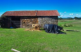 Ländliches Grundstück mit Steinscheune in Ribeira Sacra