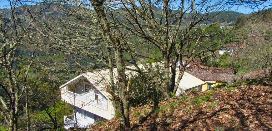 Fully detached Country House with garden located on the banks of the river Miño