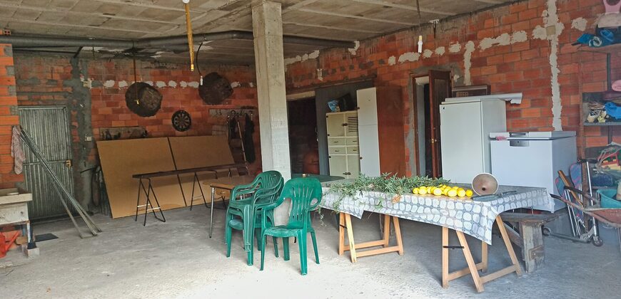 Casa rural amplia de 3 plantas con finca en la Ribeira Sacra ourensana