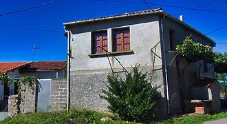 Renovated country house with garden and outbuildings in Monforte