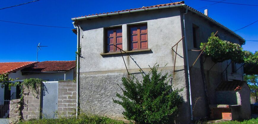 Casa rústica reformada con fincas a pocos kilómetros de Monforte