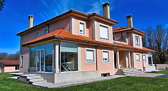 Chalet de lujo amplio con jardín y caseta barbacoa en O Saviñao