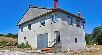 Fully detached Country House with large garden at 20 min. from Ourense