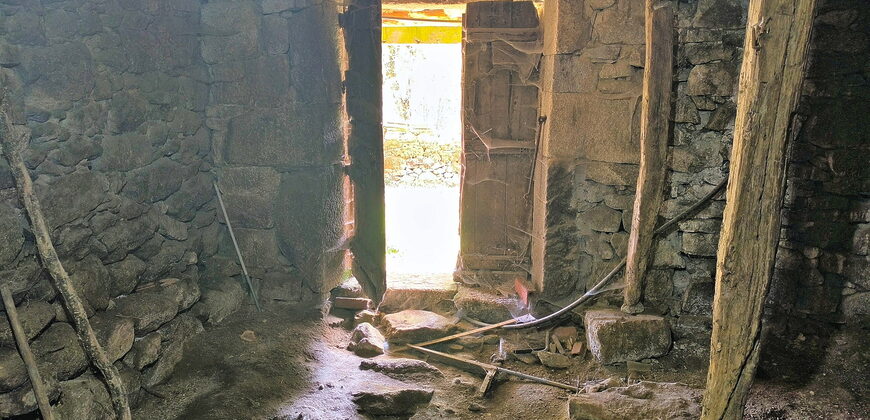 Authentisches Haus aus Naturstein mit Grundstück
