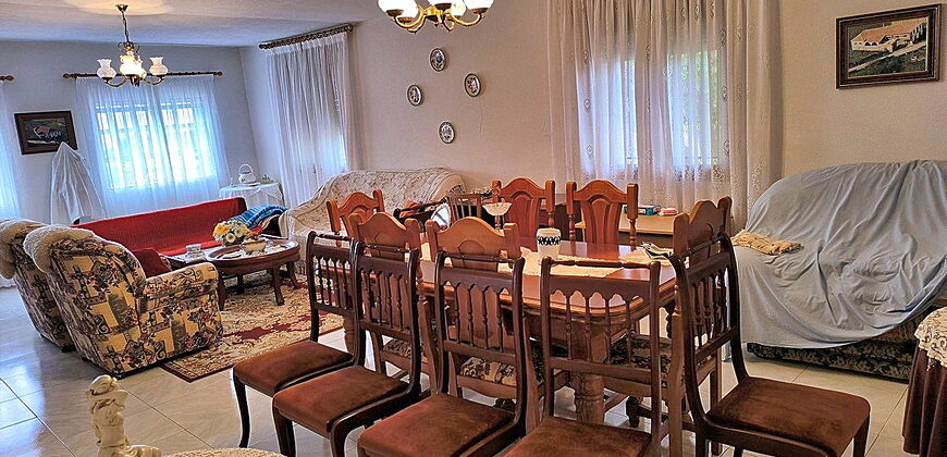 Gran casa rural de piedra con fincas, muy bien situada