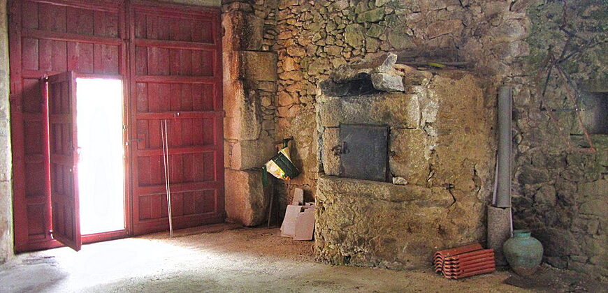 Gran casa rural de piedra con fincas, muy bien situada
