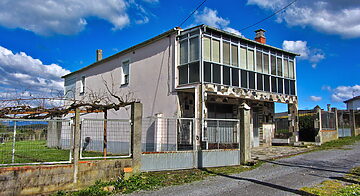Freistehendes haus mit großem Grundstück nahe Monforte de Lemos